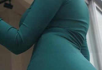 在线欣赏Alina Becker黑丝原图，先别急，慢慢品味